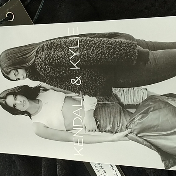 Kendall & Kylie Black Crystal "Kendall & Kylie" front Long Sleeve Tee  XL - Picture 4 of 6